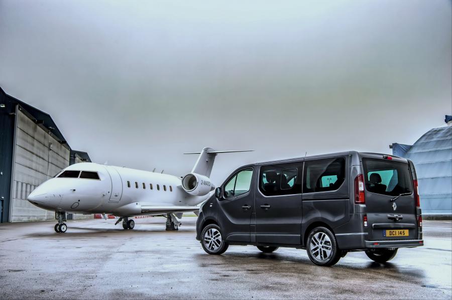  Renault Trafic SpaceClass 2017 года  (UK) (фото 6 из 11)